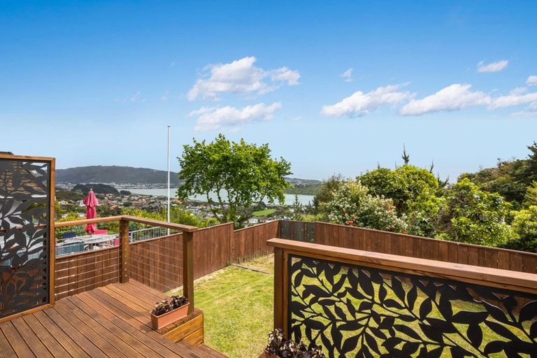 Photo of property in 76 Eskdale Road, Papakowhai, Porirua, 5024