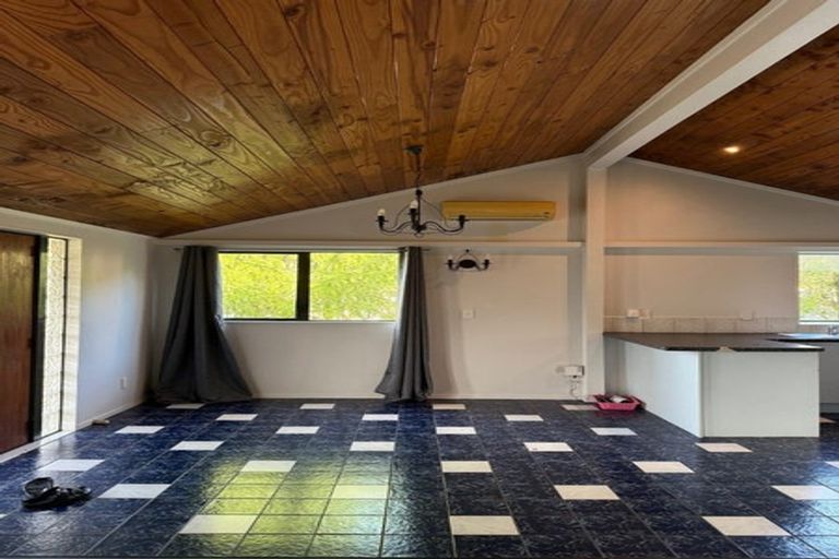 Photo of property in 231 Glengarry Road, Glen Eden, Auckland, 0602