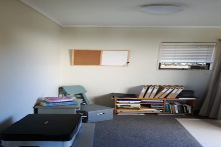 Photo of property in 20 Van Dyke Place, West Harbour, Auckland, 0618