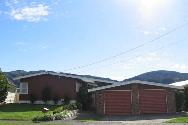 Photo of property in 28 Dowling Grove, Silverstream, Upper Hutt, 5019