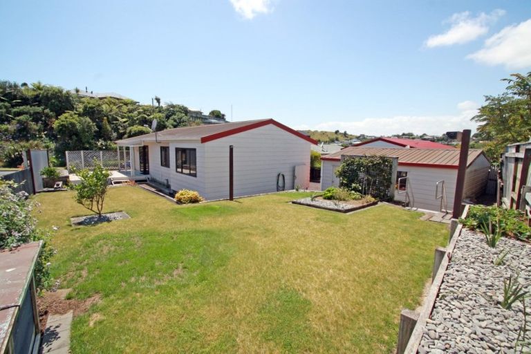 Photo of property in 32 Poplar Grove, Whalers Gate, New Plymouth, 4310