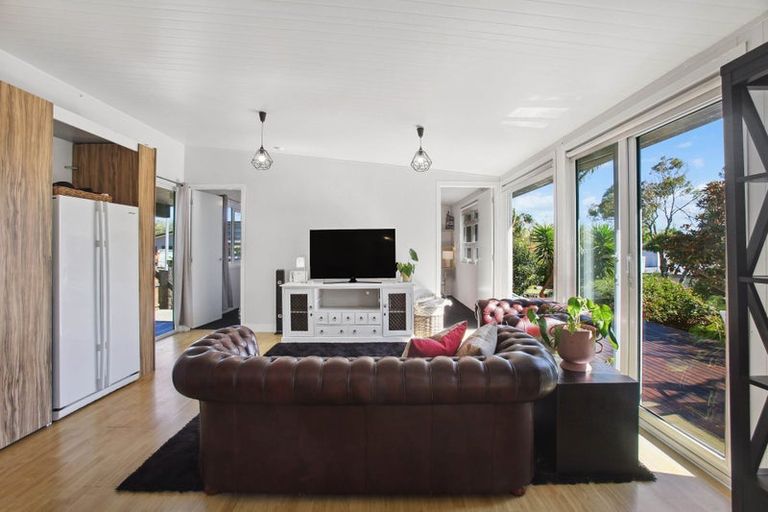 Photo of property in 15a Sea View Terrace, Cockle Bay, Auckland, 2014