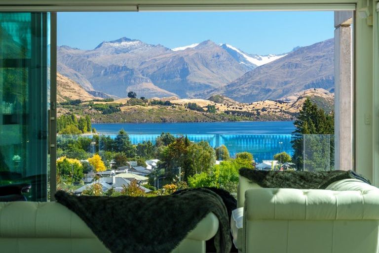 Photo of property in 3 Botting Place, Wanaka, 9305