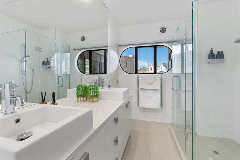 Photo of property in Shangri La Apartments, 1/97 Jervois Road, Herne Bay, Auckland, 1011