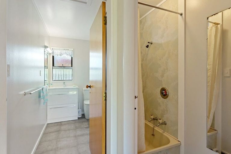 Photo of property in 8 Pio Pio Place, Waikanae Beach, Waikanae, 5036