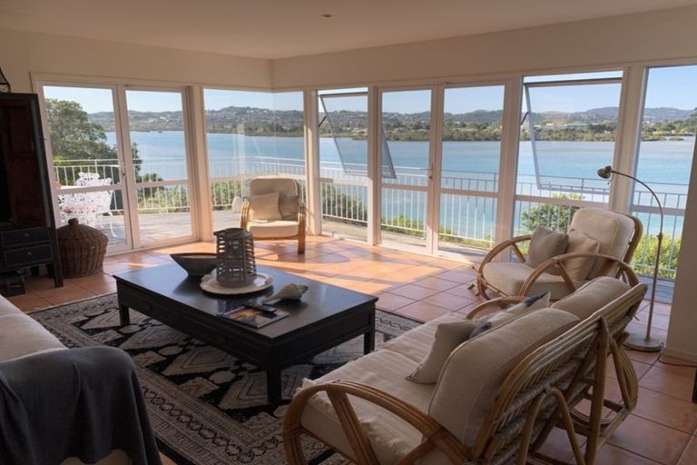 Photo of property in 17 Maori Hut Road, Red Beach, 0932