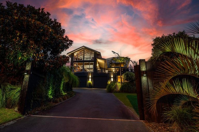 Photo of property in 36 Omokoroa Road, Omokoroa, 3114