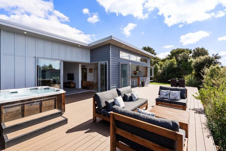 Photo of property in 37 Totara Close, Taieri Mouth, 9091