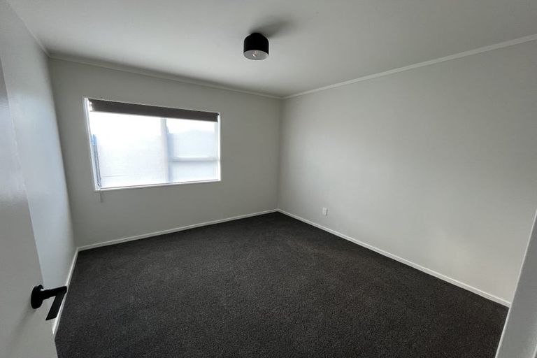 Photo of property in 2/2 Hatherley Place, Clendon Park, Auckland, 2103