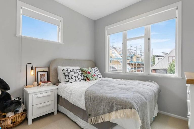 Photo of property in 1/60 Hillcrest Avenue, Hillcrest, Auckland, 0627