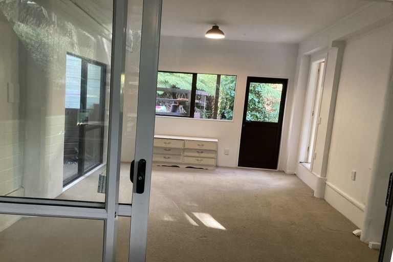 Photo of property in 89 Glenesk Road, Piha, New Lynn, 0772