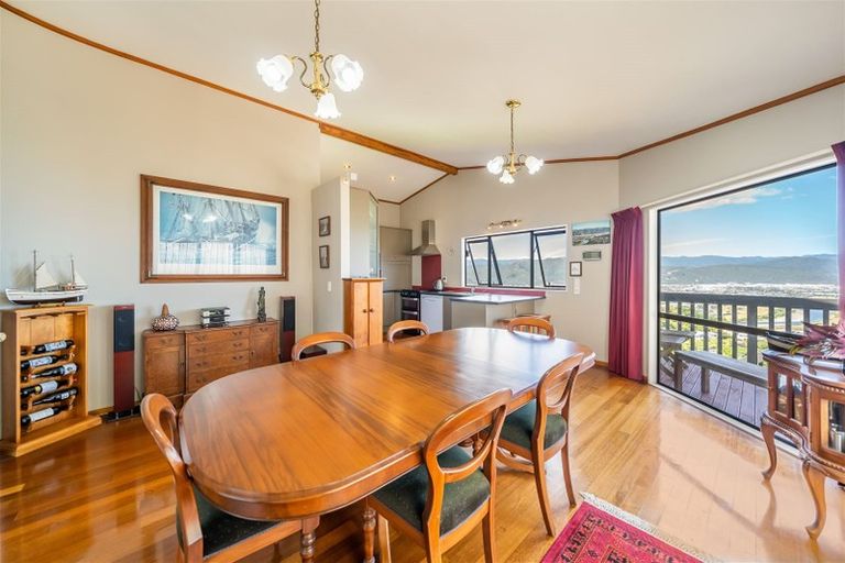 Photo of property in 13 Eastview Grove, Normandale, Lower Hutt, 5010