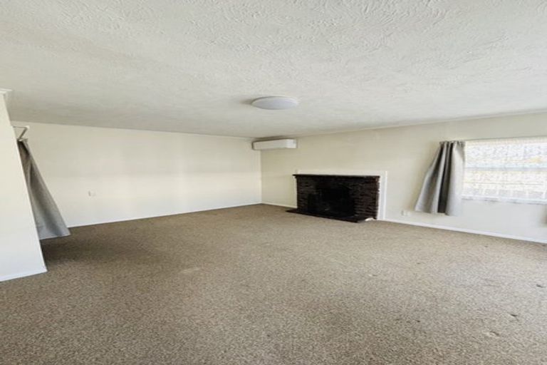 Photo of property in 4 Kaponga Crescent, New Lynn, Auckland, 0600