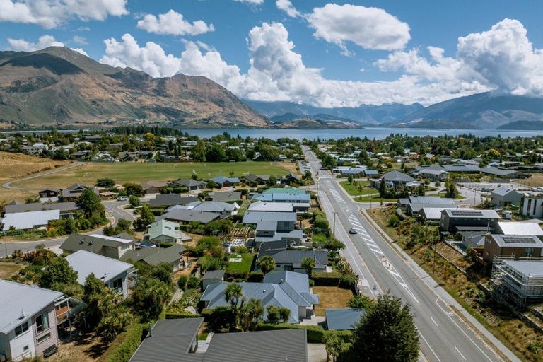 Photo of property in 191 Aubrey Road, Wanaka, 9305