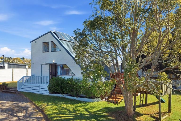 Photo of property in 125 Awaroa Road, Helensville, 0800