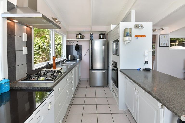Photo of property in 21 Elliston Crescent, Stanmore Bay, Whangaparaoa, 0932