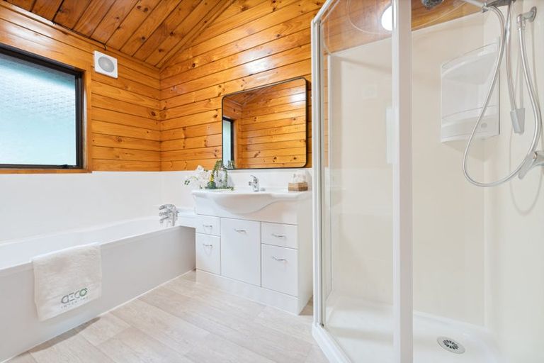 Photo of property in 8 Chardon Place, Henderson, Auckland, 0612