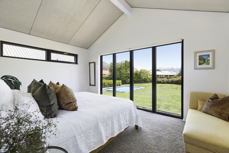 Photo of property in 7 Sapphire Spring Rise, Wanaka, 9305