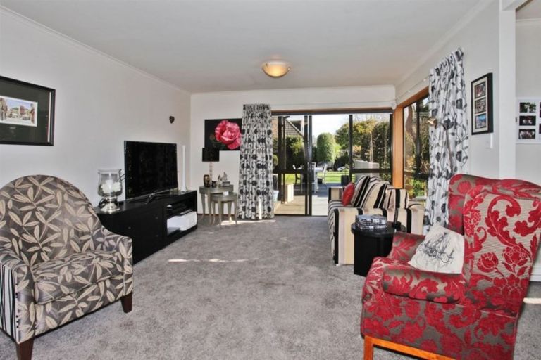 Photo of property in 35 Witbrock Crescent, Burnside, Christchurch, 8053
