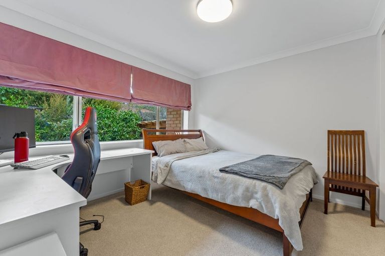 Photo of property in 12 Stonedge Lane, Rosedale, Auckland, 0632