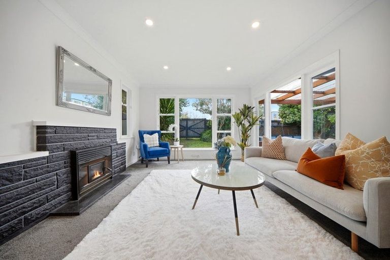 Photo of property in 102 Taikata Road, Te Atatu Peninsula, Auckland, 0610