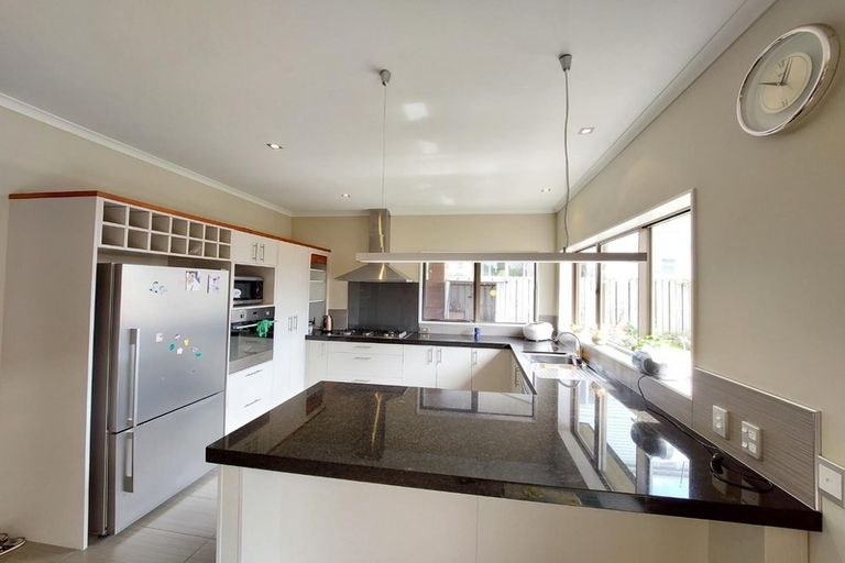 Photo of property in 16h Lincoln Road, Henderson, Auckland, 0610