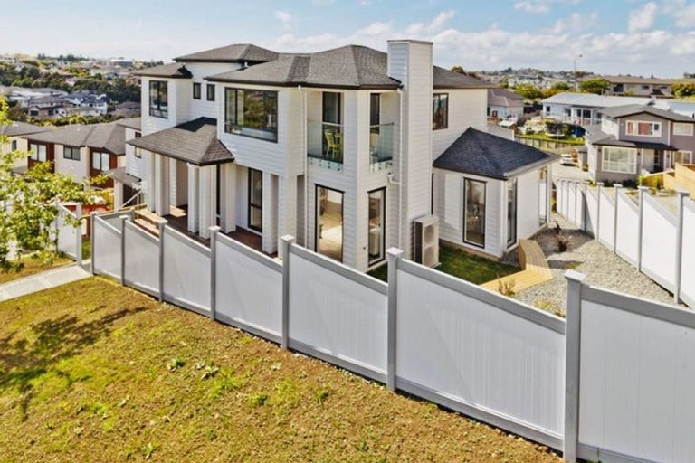 Photo of property in 15 Para Close, Fairview Heights, Auckland, 0632