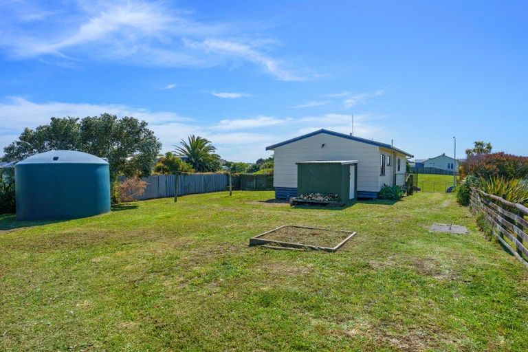 Photo of property in 17 Kitchener Street, Te Horo Beach, Otaki, 5581