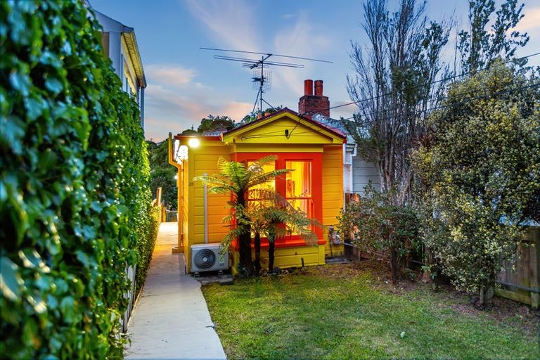 Photo of property in 38 Duppa Street, Berhampore, Wellington, 6023