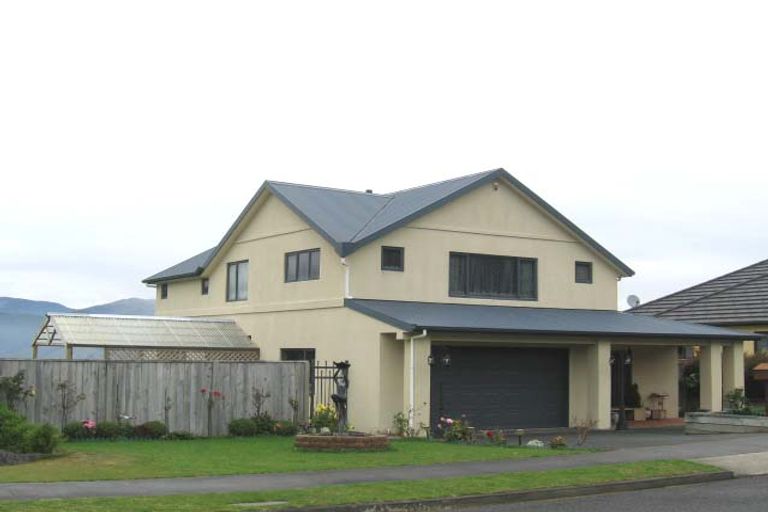 Photo of property in 15 Birkinshaw Grove, Riverstone Terraces, Upper Hutt, 5018