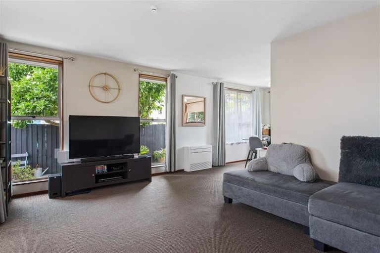Photo of property in 1/40a Chipping Lane, Redwood, Christchurch, 8051