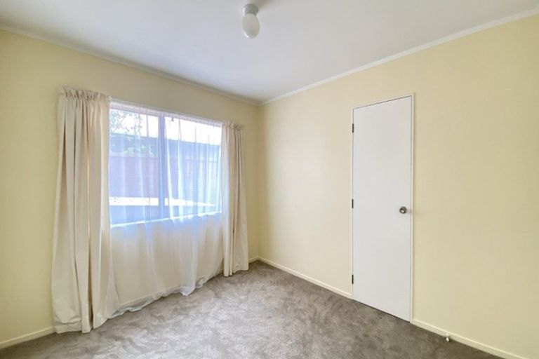 Photo of property in 4/390 West Coast Road, Glen Eden, Auckland, 0602