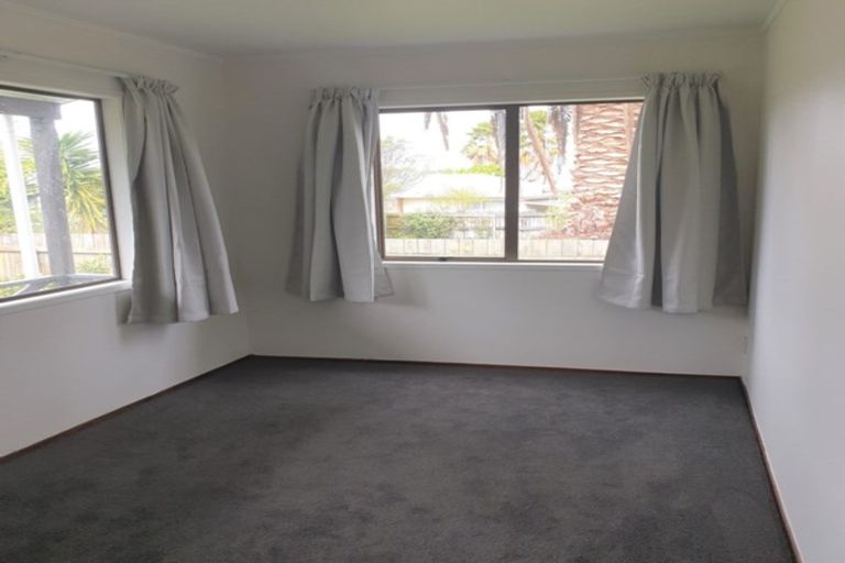 Photo of property in 7b Edgewater Parade, Waiuku, 2123