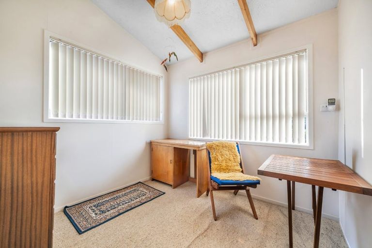 Photo of property in 16 Pavola Grove, Glenfield, Auckland, 0629