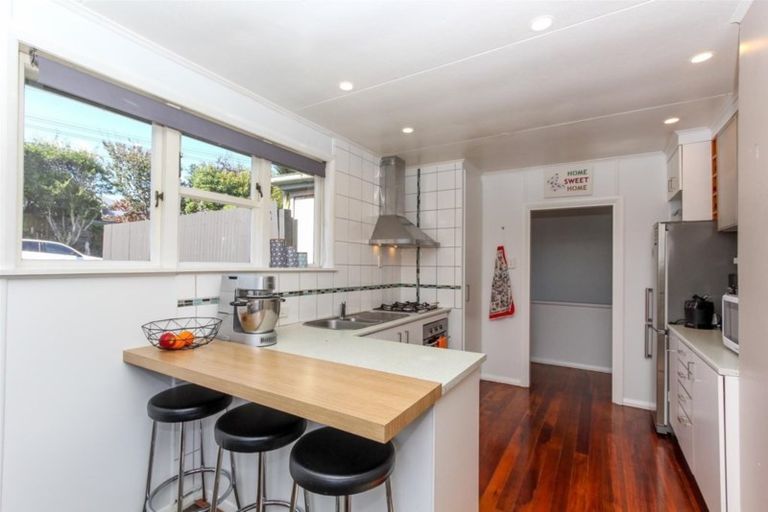 Photo of property in 8 Parsons Street, Vogeltown, New Plymouth, 4310