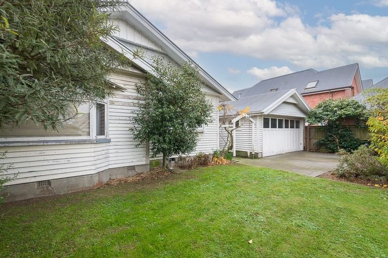 Photo of property in 21 Normans Road, Strowan, Christchurch, 8052