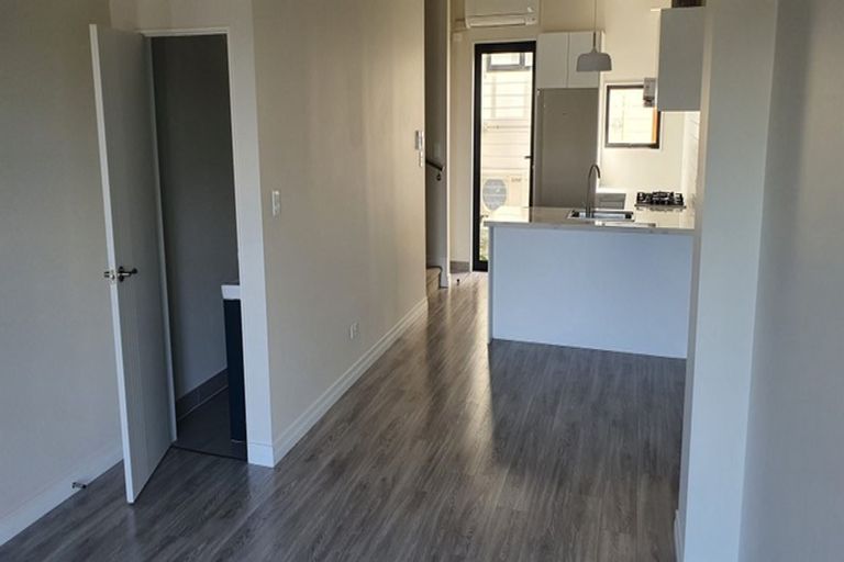 Photo of property in 2/6 Hepburn Road, Glendene, Auckland, 0602