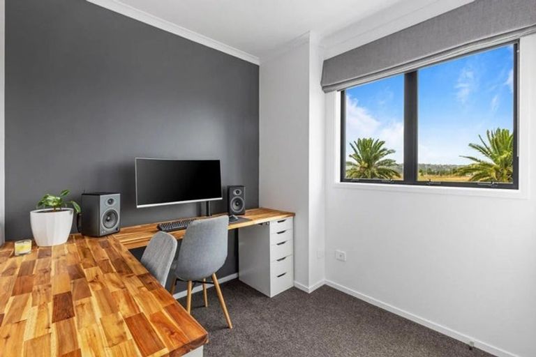 Photo of property in 3/2 Frances Bryers Road, Hobsonville, Auckland, 0616