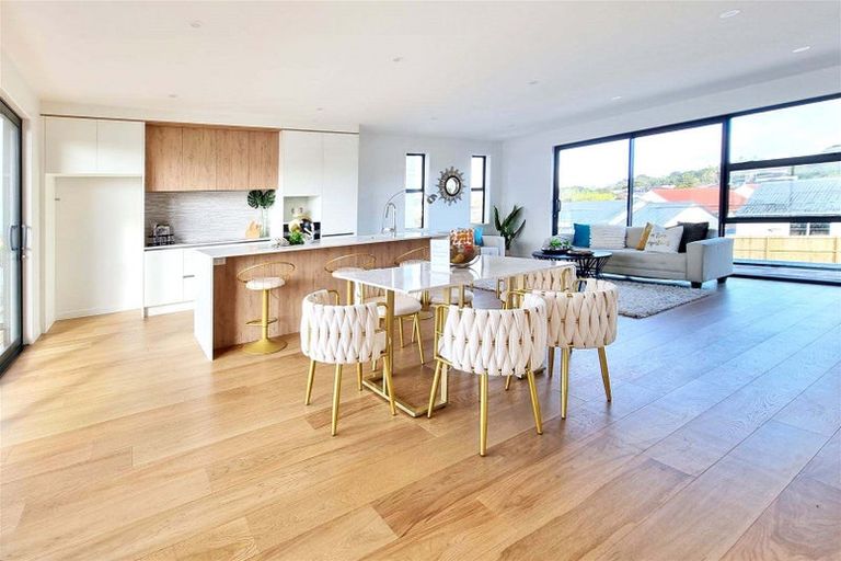 Photo of property in 952c East Coast Road, Northcross, Auckland, 0632