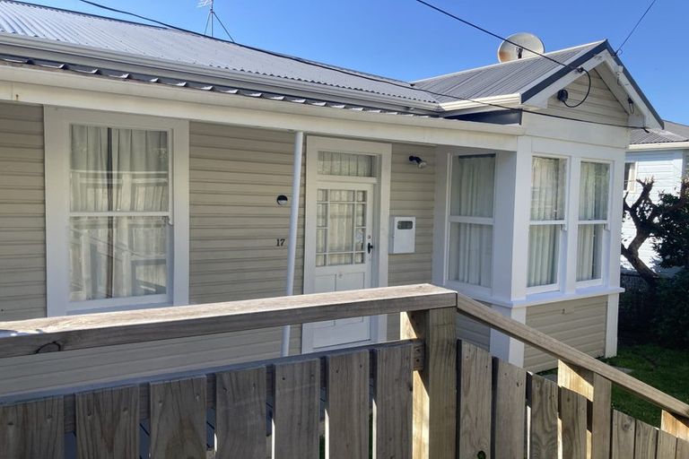 Photo of property in 17 Queens Drive, Kilbirnie, Wellington, 6022