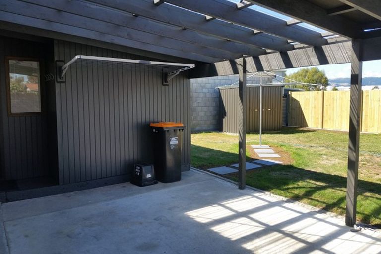 Photo of property in 60 Hillcrest Drive, Kelvin Grove, Palmerston North, 4414