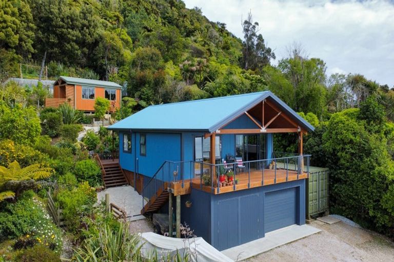 Photo of property in 72 Beach Road, Collingwood, 7073