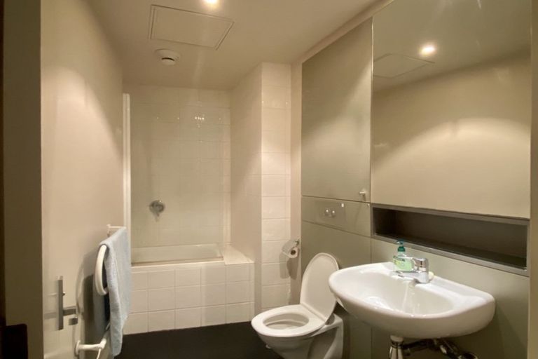 Photo of property in Gerondis Bldg Apartments, 404/60 Willis Street, Wellington Central, Wellington, 6011