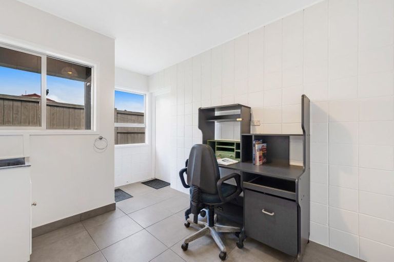 Photo of property in 13 Tyrian Close, Half Moon Bay, Auckland, 2012