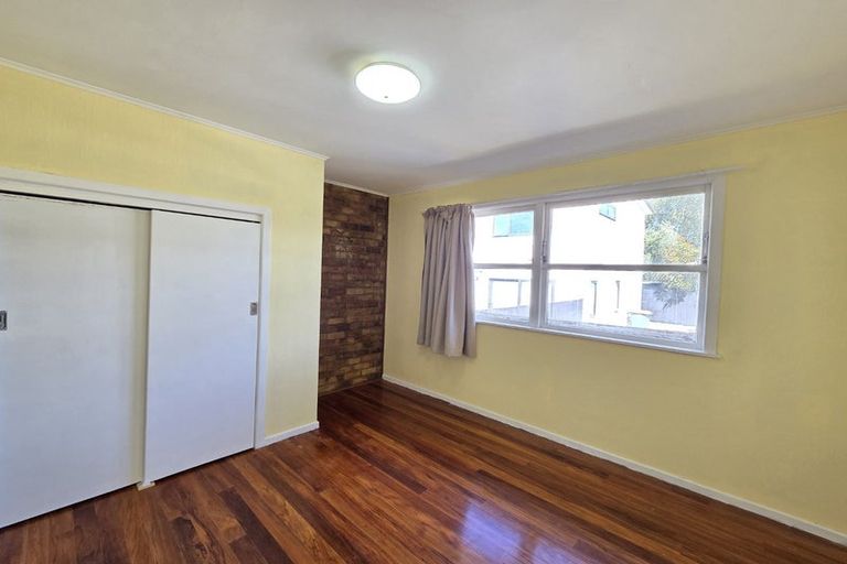 Photo of property in 2/28 West Coast Road, Glen Eden, Auckland, 0602