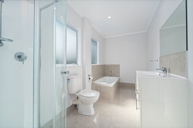 Photo of property in 13 Gala Place, Henderson, Auckland, 0612
