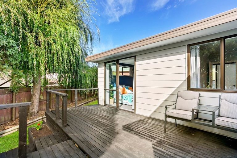 Photo of property in 2/221 Waitemata Drive, Ranui, Auckland, 0612