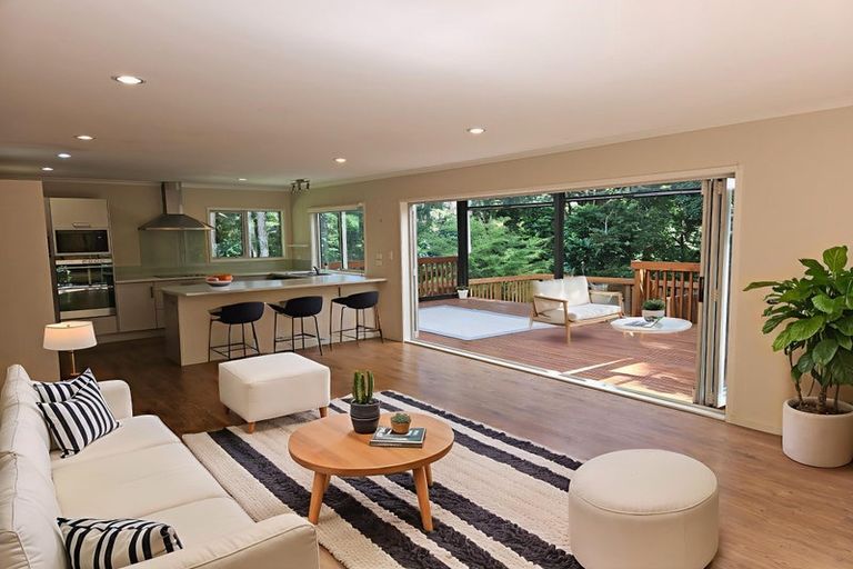 Photo of property in 15 Cantua Close, Totara Heights, Auckland, 2105