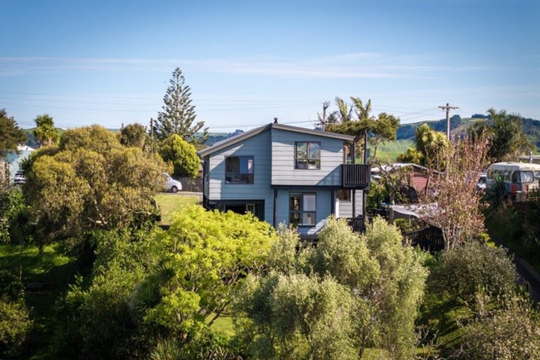 Photo of property in 1 Bay View Road, Raglan, 3225