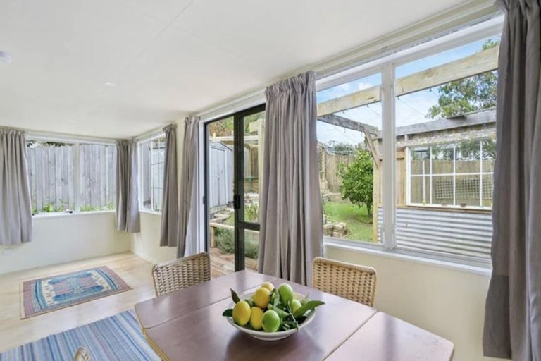 Photo of property in 4 Brian Crescent, Stanmore Bay, Whangaparaoa, 0932